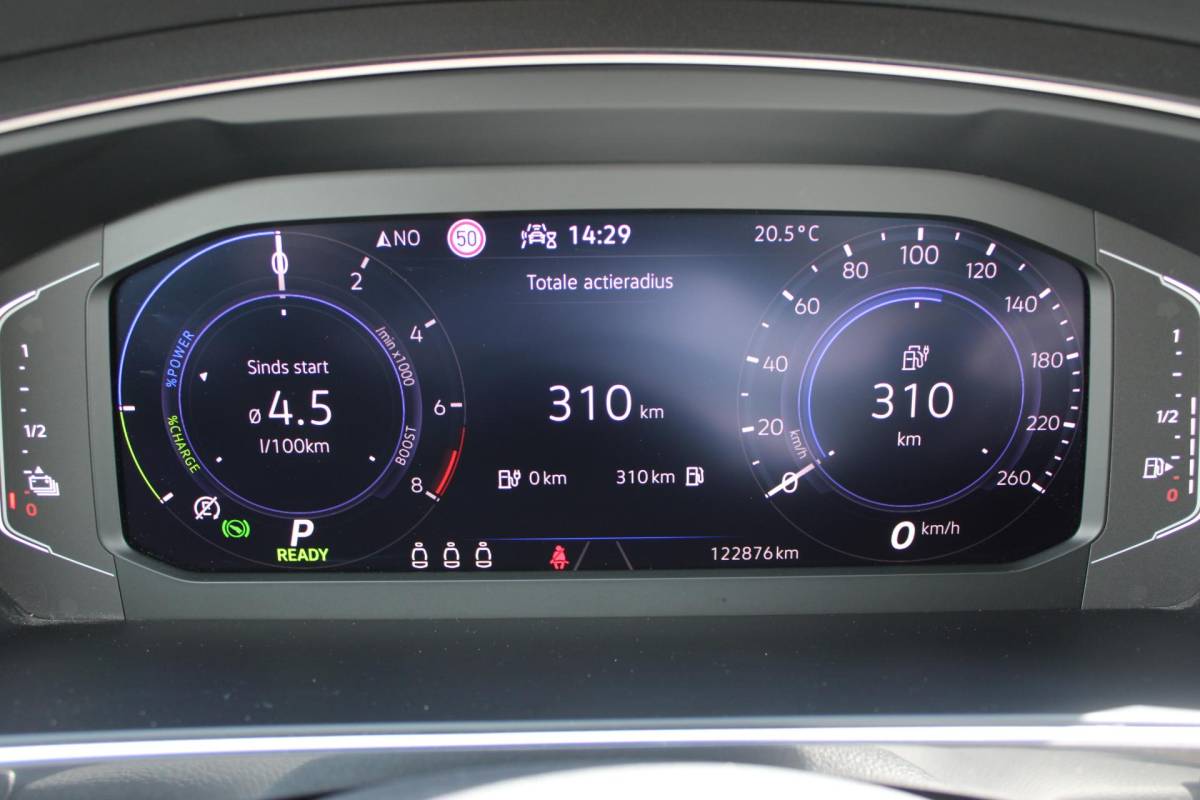 Volkswagen Tiguan Volkswagen Tiguan 1.4 TSI eHybrid R-Line Business+ | Incl. 12 maanden garantie | SOH 92% | Stoel/stuurverwarming | Parkeercamera | Wegklapbare trekhaak | DAB radio | Apple carplay/Android auto | 100% dealer onderhouden |
