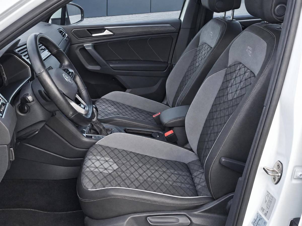 Volkswagen Tiguan Volkswagen Tiguan 1.4 TSI eHybrid R-Line Business+ | Incl. 12 maanden garantie | SOH 92% | Stoel/stuurverwarming | Parkeercamera | Wegklapbare trekhaak | DAB radio | Apple carplay/Android auto | 100% dealer onderhouden |