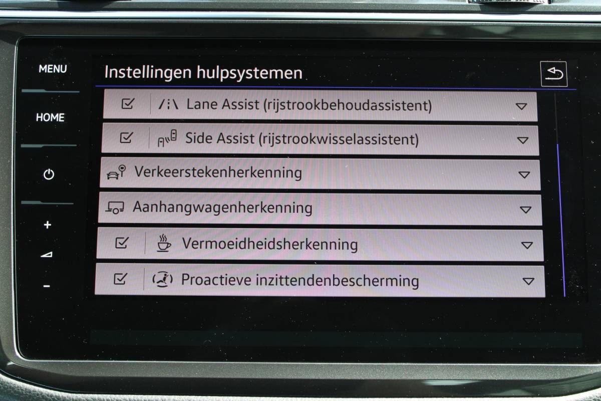 Volkswagen Tiguan Volkswagen Tiguan 1.4 TSI eHybrid R-Line Business+ | Incl. 12 maanden garantie | SOH 92% | Stoel/stuurverwarming | Parkeercamera | Wegklapbare trekhaak | DAB radio | Apple carplay/Android auto | 100% dealer onderhouden |