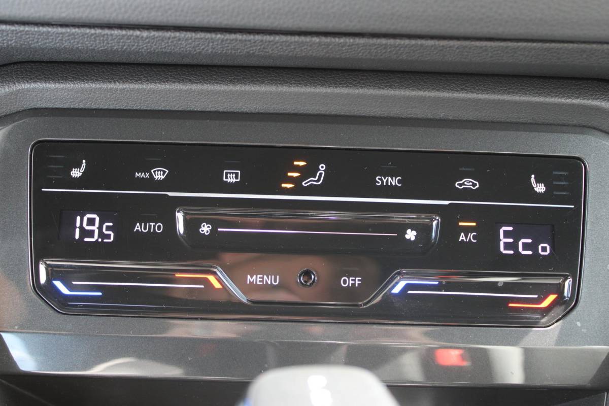 Volkswagen Tiguan Volkswagen Tiguan 1.4 TSI eHybrid R-Line Business+ | Incl. 12 maanden garantie | SOH 92% | Stoel/stuurverwarming | Parkeercamera | Wegklapbare trekhaak | DAB radio | Apple carplay/Android auto | 100% dealer onderhouden |