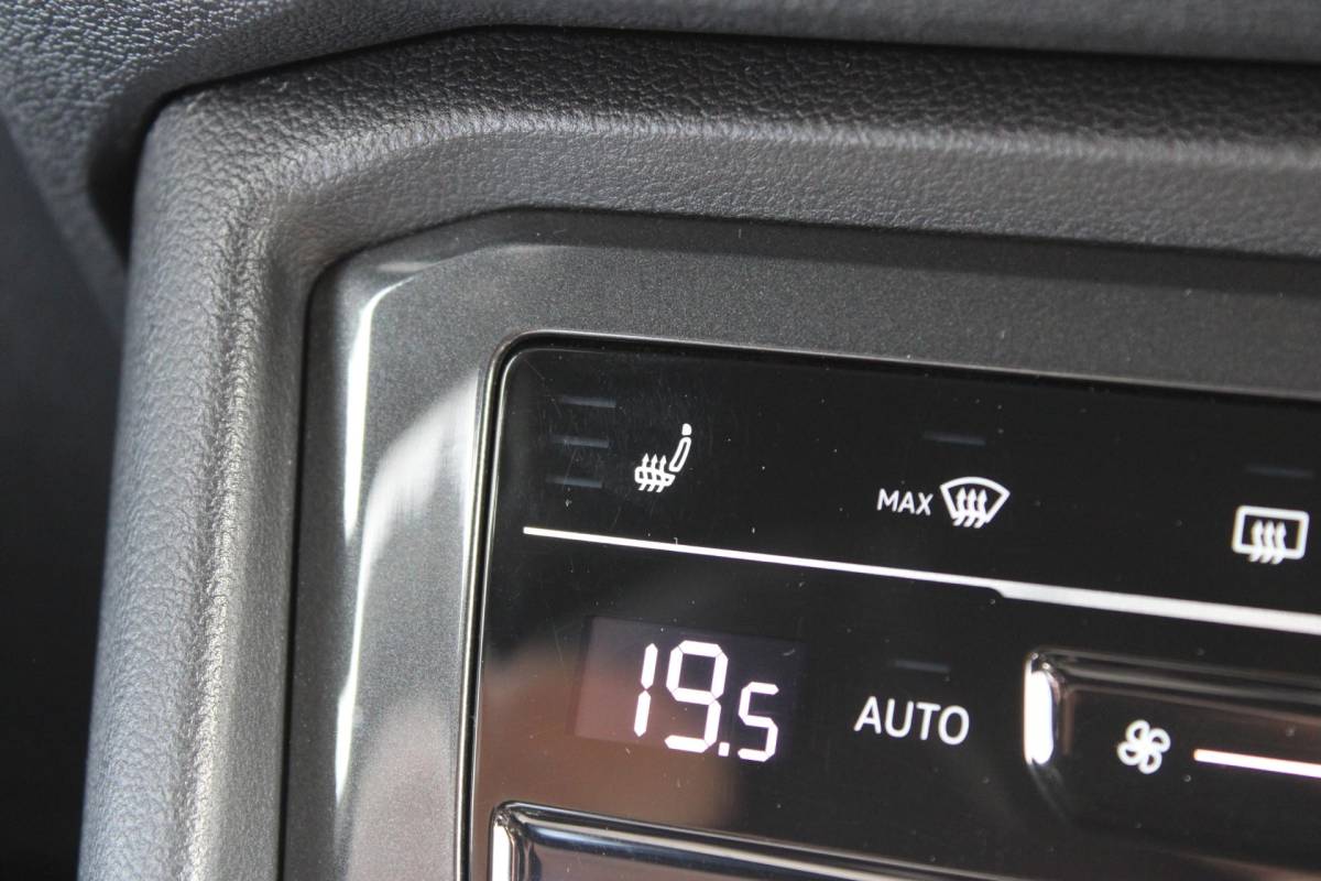 Volkswagen Tiguan Volkswagen Tiguan 1.4 TSI eHybrid R-Line Business+ | Incl. 12 maanden garantie | SOH 92% | Stoel/stuurverwarming | Parkeercamera | Wegklapbare trekhaak | DAB radio | Apple carplay/Android auto | 100% dealer onderhouden |