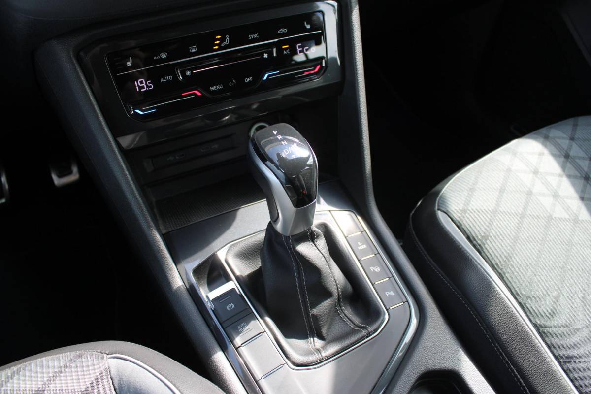 Volkswagen Tiguan Volkswagen Tiguan 1.4 TSI eHybrid R-Line Business+ | Incl. 12 maanden garantie | SOH 92% | Stoel/stuurverwarming | Parkeercamera | Wegklapbare trekhaak | DAB radio | Apple carplay/Android auto | 100% dealer onderhouden |