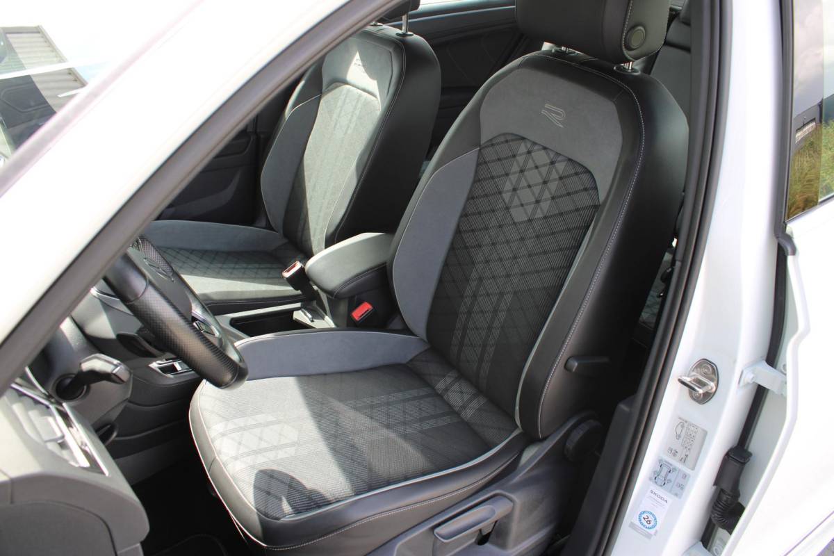 Volkswagen Tiguan Volkswagen Tiguan 1.4 TSI eHybrid R-Line Business+ | Incl. 12 maanden garantie | SOH 92% | Stoel/stuurverwarming | Parkeercamera | Wegklapbare trekhaak | DAB radio | Apple carplay/Android auto | 100% dealer onderhouden |