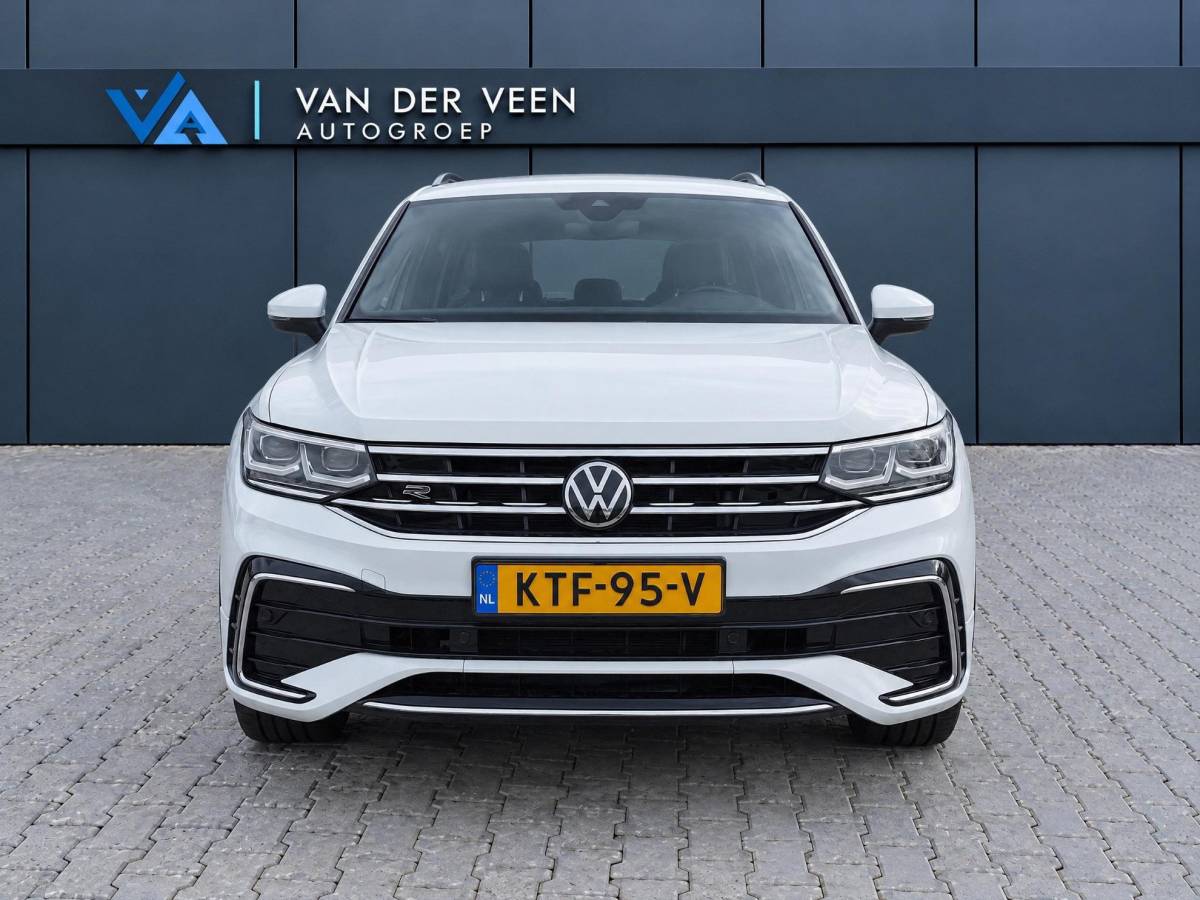 Volkswagen Tiguan Volkswagen Tiguan 1.4 TSI eHybrid R-Line Business+ | Incl. 12 maanden garantie | SOH 92% | Stoel/stuurverwarming | Parkeercamera | Wegklapbare trekhaak | DAB radio | Apple carplay/Android auto | 100% dealer onderhouden |