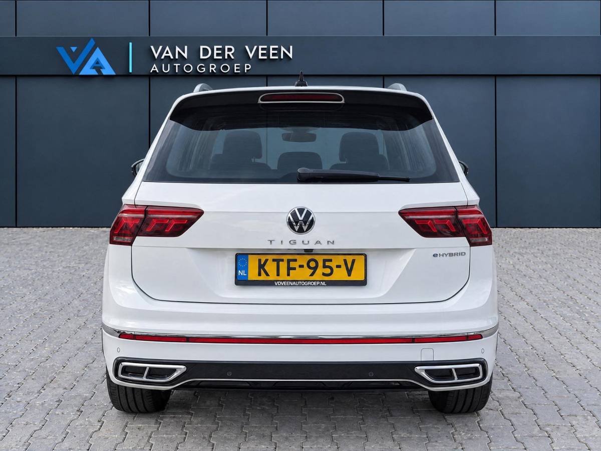 Volkswagen Tiguan Volkswagen Tiguan 1.4 TSI eHybrid R-Line Business+ | Incl. 12 maanden garantie | SOH 92% | Stoel/stuurverwarming | Parkeercamera | Wegklapbare trekhaak | DAB radio | Apple carplay/Android auto | 100% dealer onderhouden |