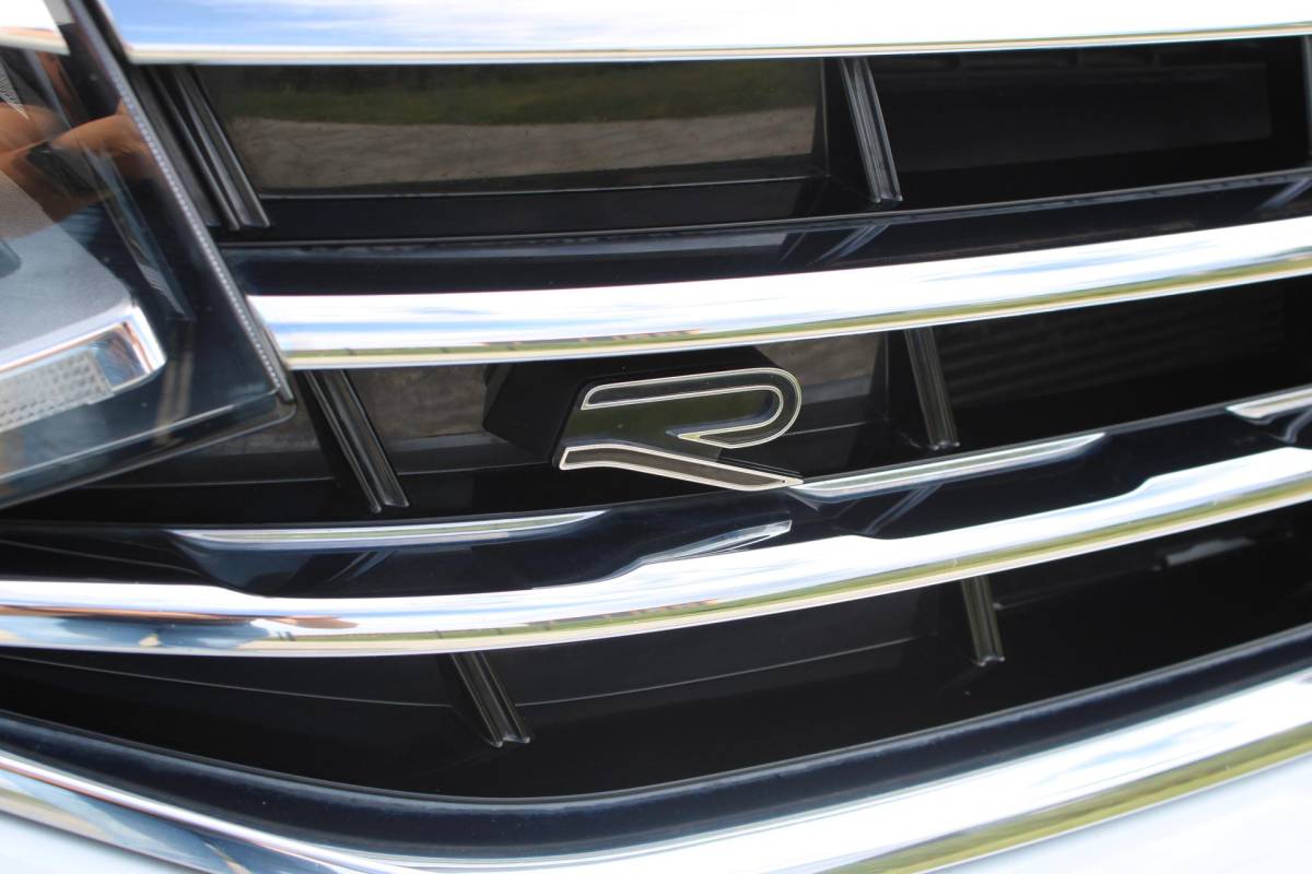 Volkswagen Tiguan Volkswagen Tiguan 1.4 TSI eHybrid R-Line Business+ | Incl. 12 maanden garantie | SOH 92% | Stoel/stuurverwarming | Parkeercamera | Wegklapbare trekhaak | DAB radio | Apple carplay/Android auto | 100% dealer onderhouden |