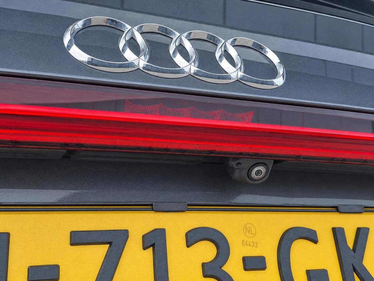 Audi A7 Audi A7 Sportback 55 TFSI quattro Pro Line S | Incl. 12 maanden garantie | Schuif/kantel panorama dak | 360° camera | Head-up display | Wegklapbare trekhaak | Matrix koplampen | Soft close | Memory zetels | Dode hoek detectie | Elektrische achterklep | Bowers & Wilkens | Standkachel |
