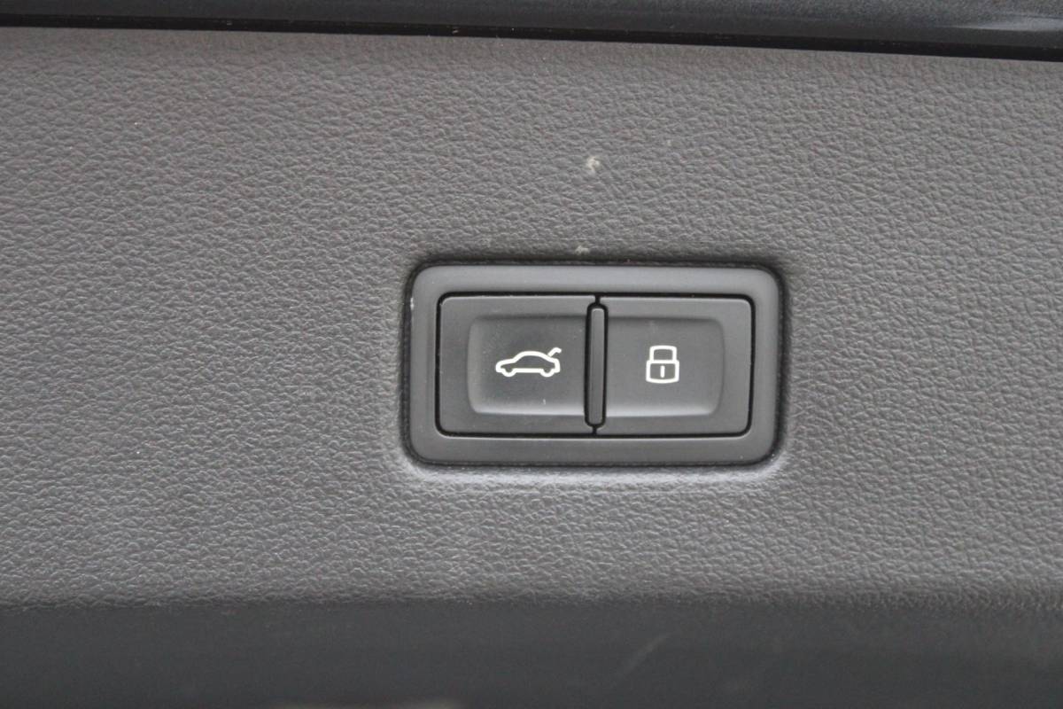 Audi A7 Audi A7 Sportback 55 TFSI quattro Pro Line S | Incl. 12 maanden garantie | Schuif/kantel panorama dak | 360° camera | Head-up display | Wegklapbare trekhaak | Matrix koplampen | Soft close | Memory zetels | Dode hoek detectie | Elektrische achterklep | Bowers & Wilkens | Standkachel |