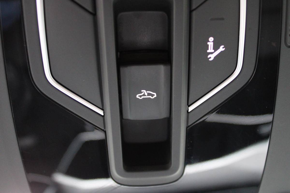Audi A7 Audi A7 Sportback 55 TFSI quattro Pro Line S | Incl. 12 maanden garantie | Schuif/kantel panorama dak | 360° camera | Head-up display | Wegklapbare trekhaak | Matrix koplampen | Soft close | Memory zetels | Dode hoek detectie | Elektrische achterklep | Bowers & Wilkens | Standkachel |