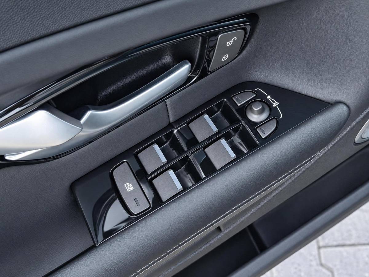 Land Rover Range Rover Evoque Land Rover Range Rover Evoque 2.0 TD4 Autobiography | Incl. 12 maanden garantie | Black Exterior Pack | Meridian Sound system | Elektrische kofferklep | Navigatie | Apple Carplay | Geheugenstoelen | Stoel + stuurverwarming | Dodehoek detectie | Achteruitrijcamera |