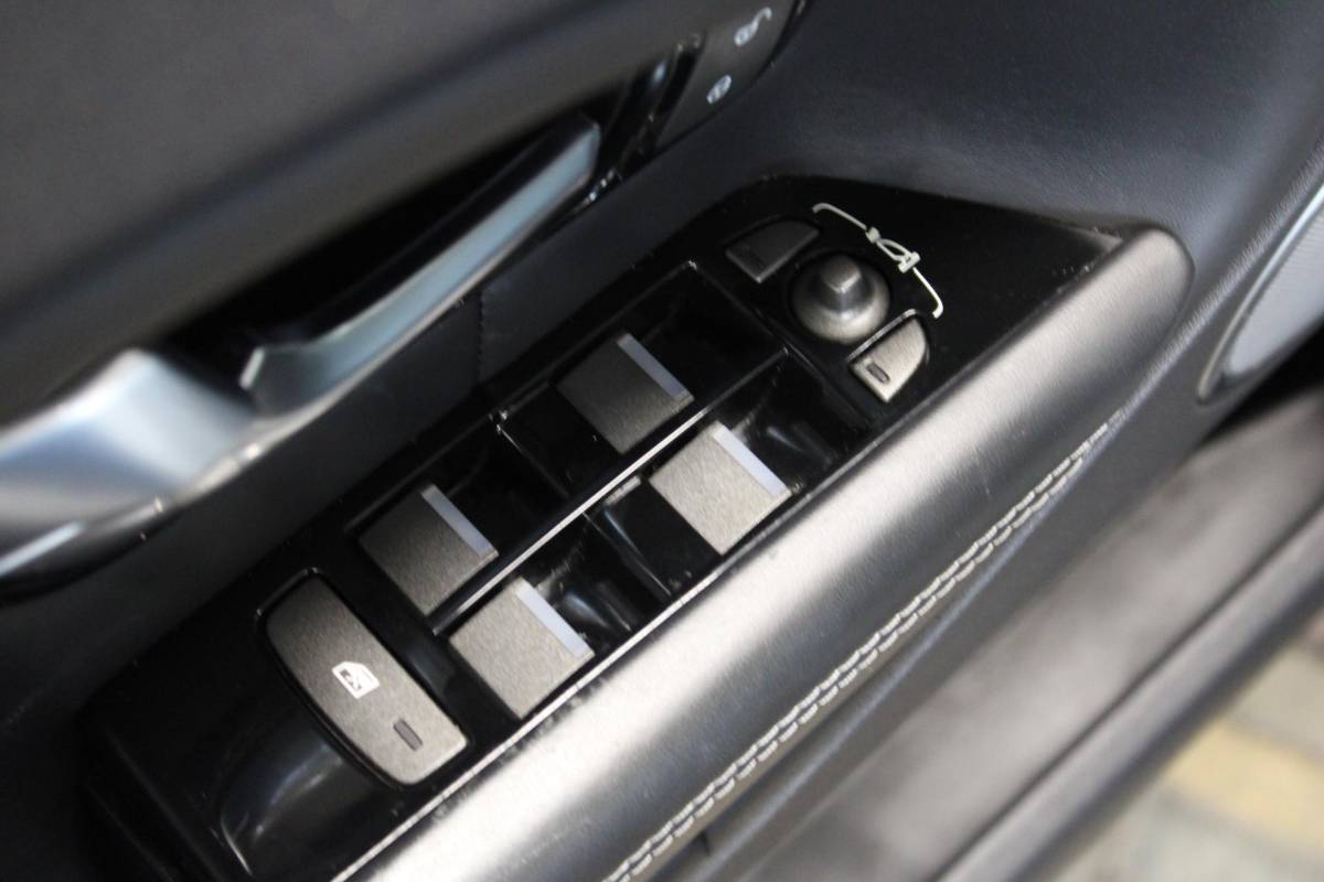 Land Rover Range Rover Evoque Land Rover Range Rover Evoque 2.0 TD4 Autobiography | Incl. 12 maanden garantie | Black Exterior Pack | Meridian Sound system | Elektrische kofferklep | Navigatie | Apple Carplay | Geheugenstoelen | Stoel + stuurverwarming | Dodehoek detectie | Achteruitrijcamera |