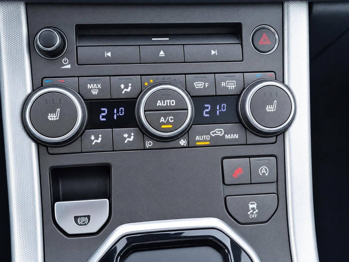 Land Rover Range Rover Evoque Land Rover Range Rover Evoque 2.0 TD4 Autobiography | Incl. 12 maanden garantie | Black Exterior Pack | Meridian Sound system | Elektrische kofferklep | Navigatie | Apple Carplay | Geheugenstoelen | Stoel + stuurverwarming | Dodehoek detectie | Achteruitrijcamera |