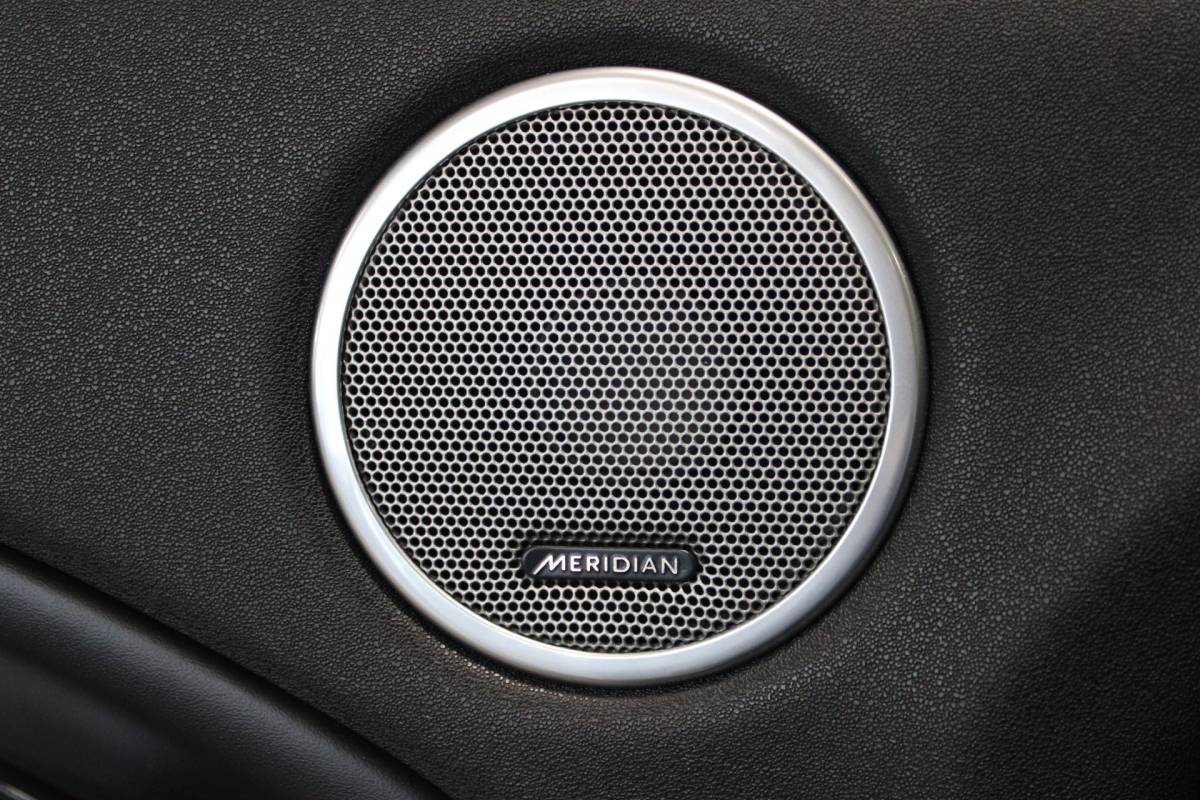 Land Rover Range Rover Evoque Land Rover Range Rover Evoque 2.0 TD4 Autobiography | Incl. 12 maanden garantie | Black Exterior Pack | Meridian Sound system | Elektrische kofferklep | Navigatie | Apple Carplay | Geheugenstoelen | Stoel + stuurverwarming | Dodehoek detectie | Achteruitrijcamera |