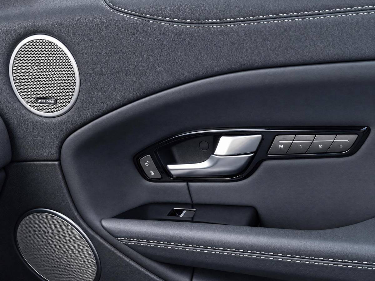 Land Rover Range Rover Evoque Land Rover Range Rover Evoque 2.0 TD4 Autobiography | Incl. 12 maanden garantie | Black Exterior Pack | Meridian Sound system | Elektrische kofferklep | Navigatie | Apple Carplay | Geheugenstoelen | Stoel + stuurverwarming | Dodehoek detectie | Achteruitrijcamera |