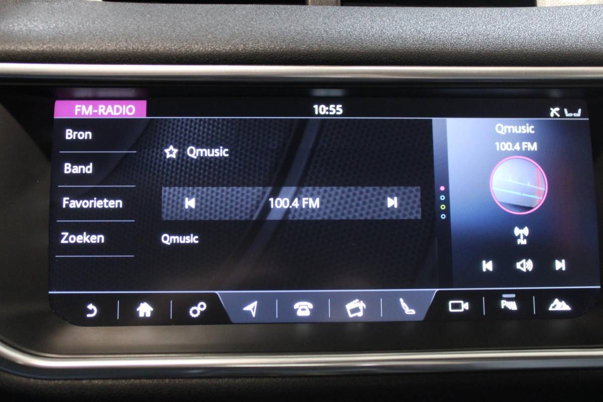 Land Rover Range Rover Evoque Land Rover Range Rover Evoque 2.0 TD4 Autobiography | Incl. 12 maanden garantie | Black Exterior Pack | Meridian Sound system | Elektrische kofferklep | Navigatie | Apple Carplay | Geheugenstoelen | Stoel + stuurverwarming | Dodehoek detectie | Achteruitrijcamera |