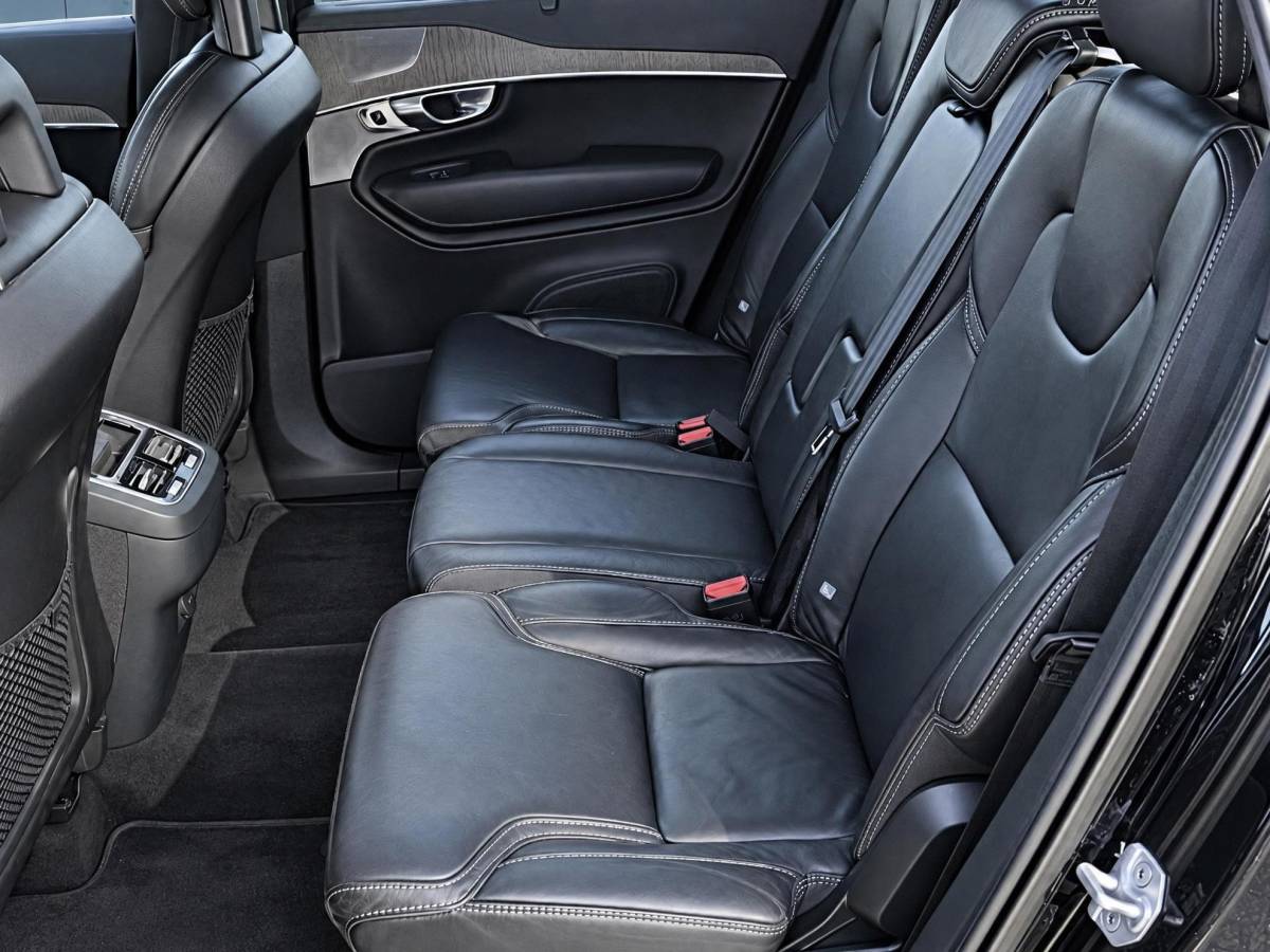 Volvo XC90 Volvo XC90 2.0 B5 AWD Inscription Intro Edition | Incl. 12 maanden garantie | 7 persoons | Adaptieve cruise control | Pilot assist | Bowers & Wilkins audio | Head-up display | Stoelverwarming/ventilatie | Stuurverwarming | Schuif/kantel dak | Trekhaak |