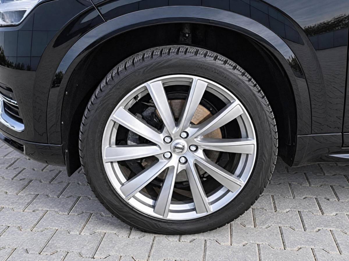 Volvo XC90 Volvo XC90 2.0 B5 AWD Inscription Intro Edition | Incl. 12 maanden garantie | 7 persoons | Adaptieve cruise control | Pilot assist | Bowers & Wilkins audio | Head-up display | Stoelverwarming/ventilatie | Stuurverwarming | Schuif/kantel dak | Trekhaak |