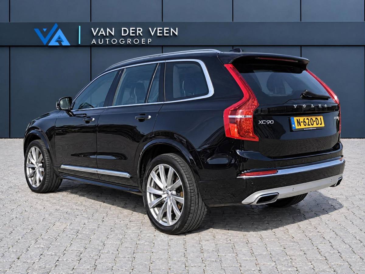 Volvo XC90 Volvo XC90 2.0 B5 AWD Inscription Intro Edition | Incl. 12 maanden garantie | 7 persoons | Adaptieve cruise control | Pilot assist | Bowers & Wilkins audio | Head-up display | Stoelverwarming/ventilatie | Stuurverwarming | Schuif/kantel dak | Trekhaak |