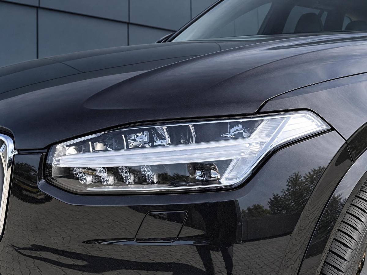 Volvo XC90 Volvo XC90 2.0 B5 AWD Inscription Intro Edition | Incl. 12 maanden garantie | 7 persoons | Adaptieve cruise control | Pilot assist | Bowers & Wilkins audio | Head-up display | Stoelverwarming/ventilatie | Stuurverwarming | Schuif/kantel dak | Trekhaak |