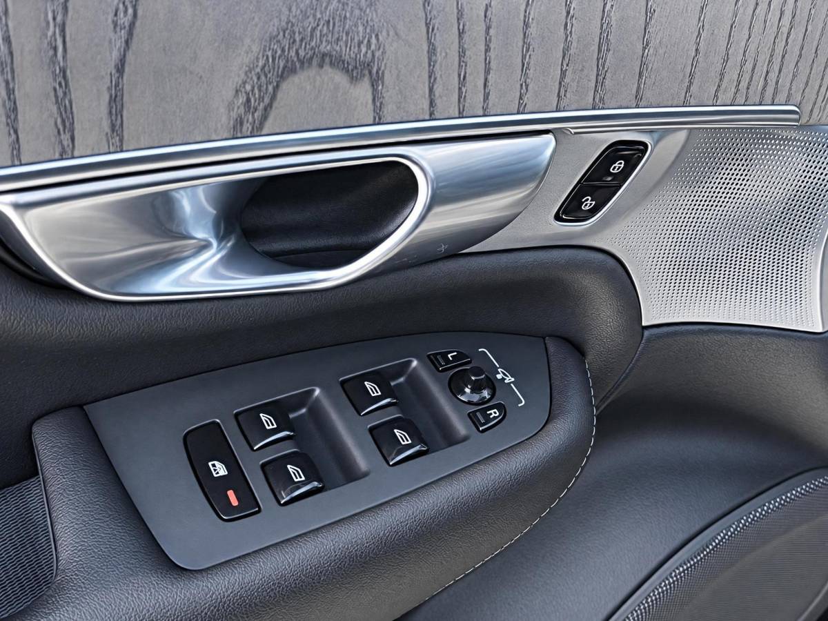 Volvo XC90 Volvo XC90 2.0 B5 AWD Inscription Intro Edition | Incl. 12 maanden garantie | 7 persoons | Adaptieve cruise control | Pilot assist | Bowers & Wilkins audio | Head-up display | Stoelverwarming/ventilatie | Stuurverwarming | Schuif/kantel dak | Trekhaak |