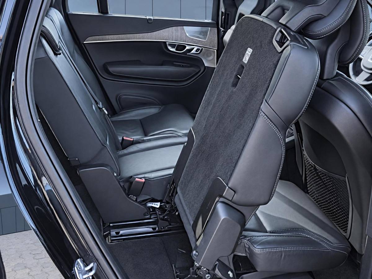 Volvo XC90 Volvo XC90 2.0 B5 AWD Inscription Intro Edition | Incl. 12 maanden garantie | 7 persoons | Adaptieve cruise control | Pilot assist | Bowers & Wilkins audio | Head-up display | Stoelverwarming/ventilatie | Stuurverwarming | Schuif/kantel dak | Trekhaak |