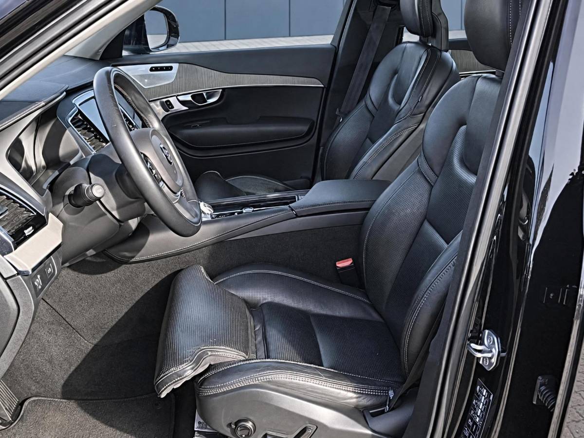 Volvo XC90 Volvo XC90 2.0 B5 AWD Inscription Intro Edition | Incl. 12 maanden garantie | 7 persoons | Adaptieve cruise control | Pilot assist | Bowers & Wilkins audio | Head-up display | Stoelverwarming/ventilatie | Stuurverwarming | Schuif/kantel dak | Trekhaak |