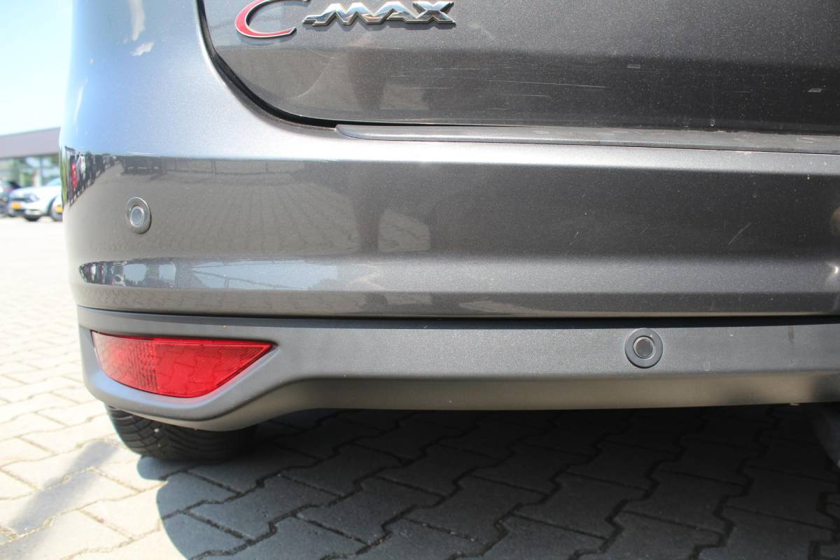 Ford C-MAX Ford C-Max 1.5 Titanium | Incl. 12 maanden garantie | Trekhaak | Achteruitrijcamera | Parkeersensoren | Elektrische kofferklep | Adaptieve cruise control | Climate control | Lane assist | Navigatie | Bluetooth | Lichtmetalen velgen | Airco