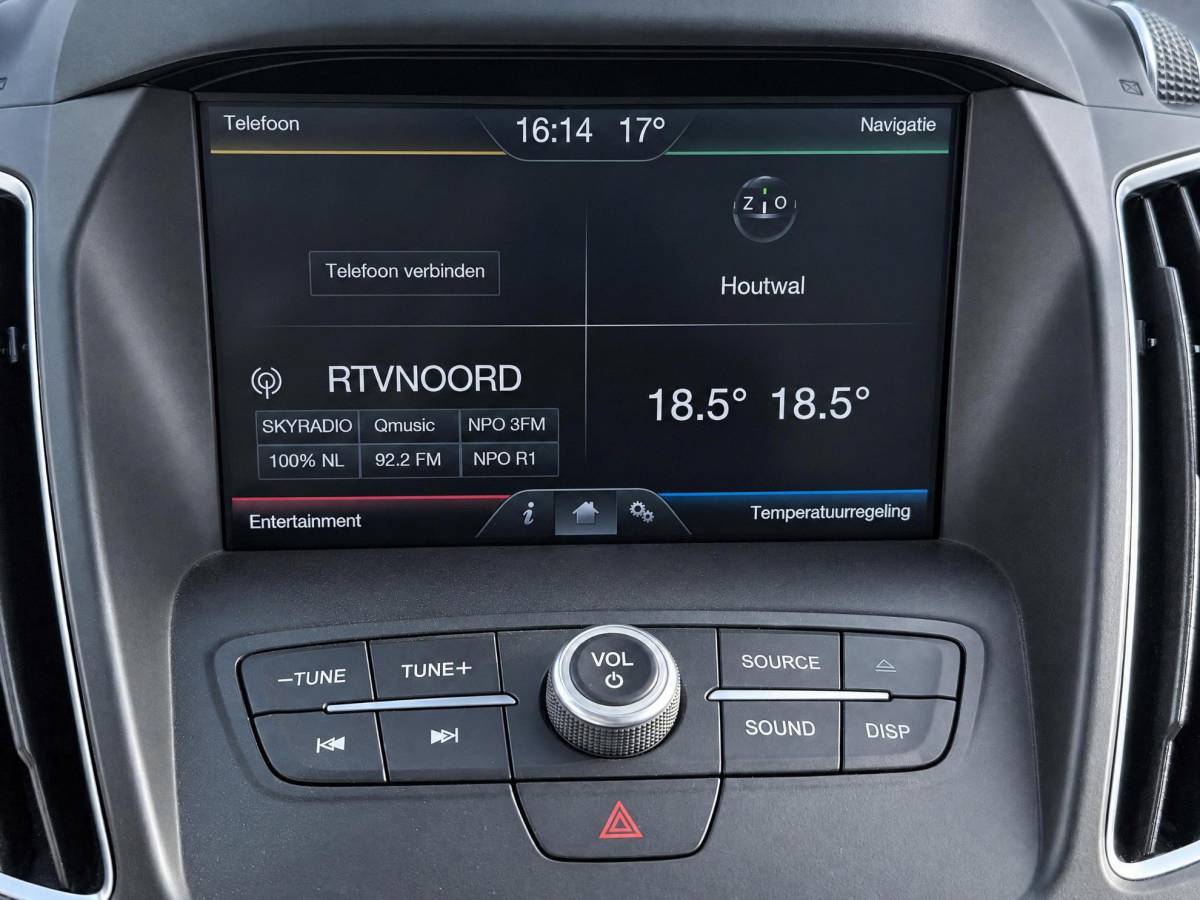Ford C-MAX Ford C-Max 1.5 Titanium | Incl. 12 maanden garantie | Trekhaak | Achteruitrijcamera | Parkeersensoren | Elektrische kofferklep | Adaptieve cruise control | Climate control | Lane assist | Navigatie | Bluetooth | Lichtmetalen velgen | Airco