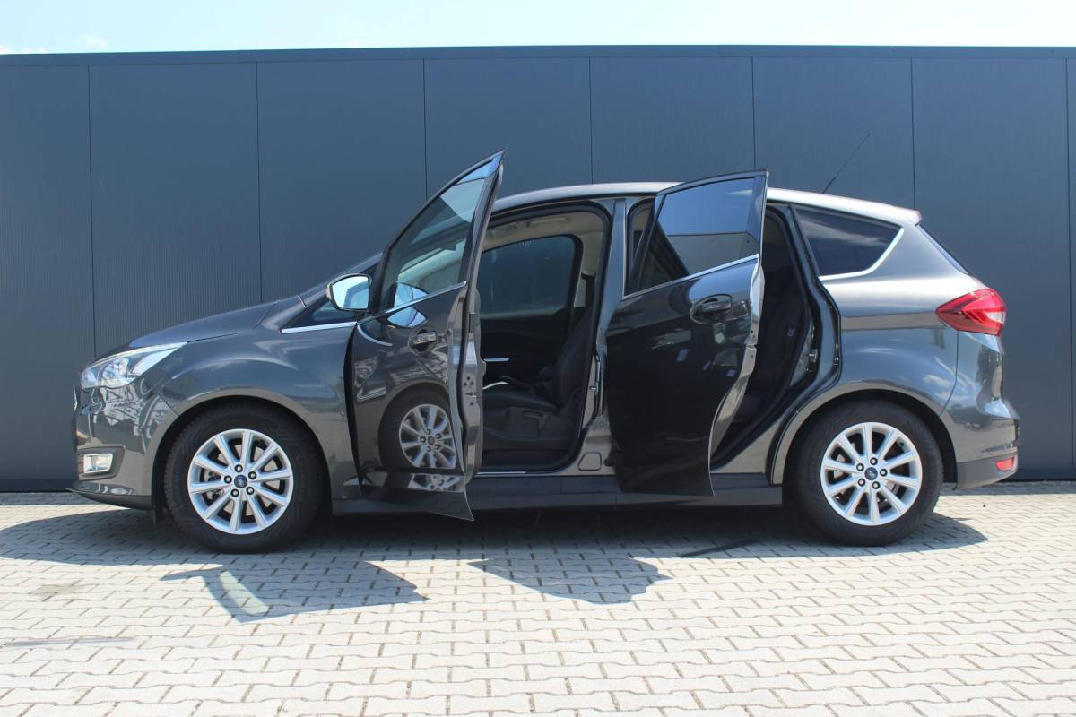 Ford C-MAX Ford C-Max 1.5 Titanium | Incl. 12 maanden garantie | Trekhaak | Achteruitrijcamera | Parkeersensoren | Elektrische kofferklep | Adaptieve cruise control | Climate control | Lane assist | Navigatie | Bluetooth | Lichtmetalen velgen | Airco