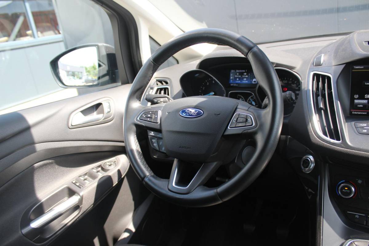 Ford C-MAX Ford C-Max 1.5 Titanium | Incl. 12 maanden garantie | Trekhaak | Achteruitrijcamera | Parkeersensoren | Elektrische kofferklep | Adaptieve cruise control | Climate control | Lane assist | Navigatie | Bluetooth | Lichtmetalen velgen | Airco