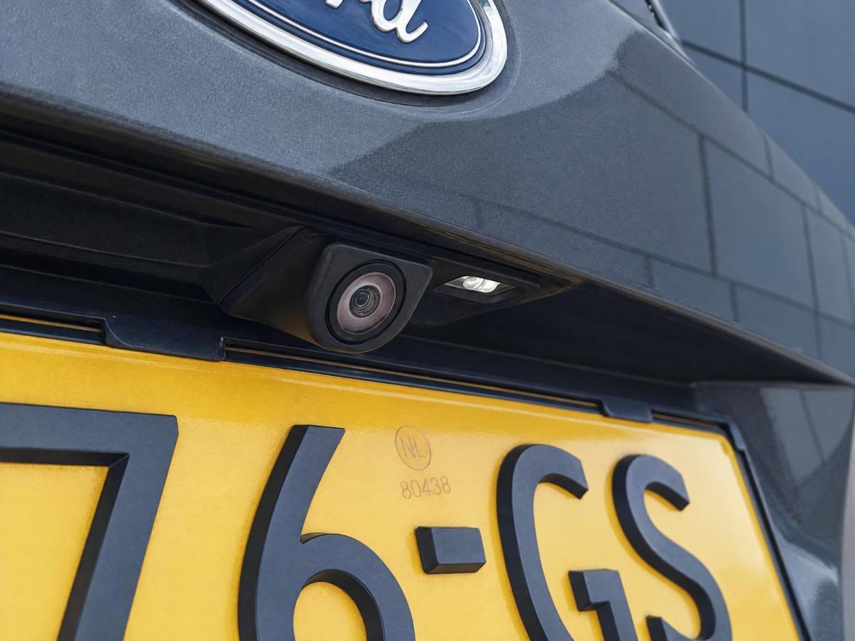Ford C-MAX Ford C-Max 1.5 Titanium | Incl. 12 maanden garantie | Trekhaak | Achteruitrijcamera | Parkeersensoren | Elektrische kofferklep | Adaptieve cruise control | Climate control | Lane assist | Navigatie | Bluetooth | Lichtmetalen velgen | Airco