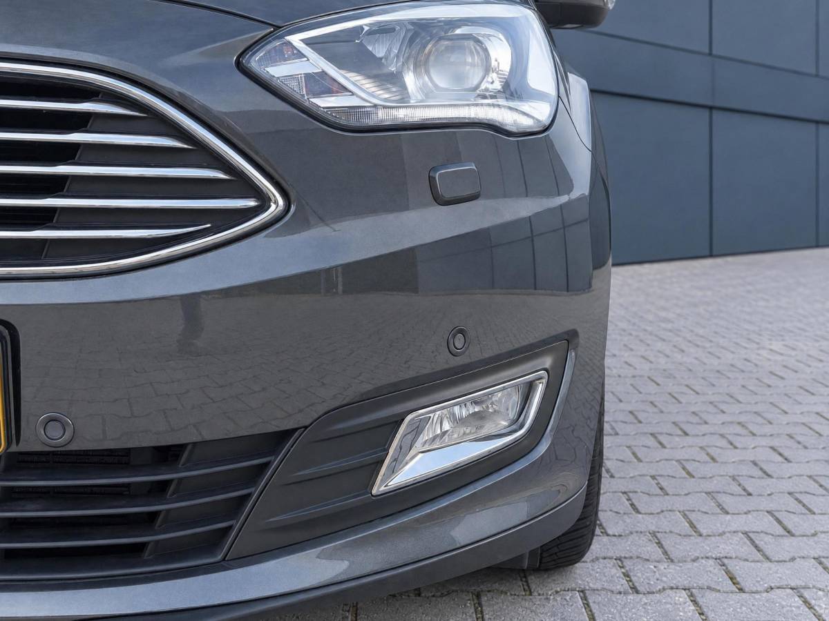 Ford C-MAX Ford C-Max 1.5 Titanium | Incl. 12 maanden garantie | Trekhaak | Achteruitrijcamera | Parkeersensoren | Elektrische kofferklep | Adaptieve cruise control | Climate control | Lane assist | Navigatie | Bluetooth | Lichtmetalen velgen | Airco