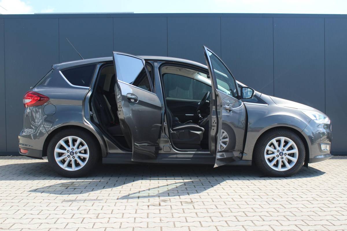Ford C-MAX Ford C-Max 1.5 Titanium | Incl. 12 maanden garantie | Trekhaak | Achteruitrijcamera | Parkeersensoren | Elektrische kofferklep | Adaptieve cruise control | Climate control | Lane assist | Navigatie | Bluetooth | Lichtmetalen velgen | Airco