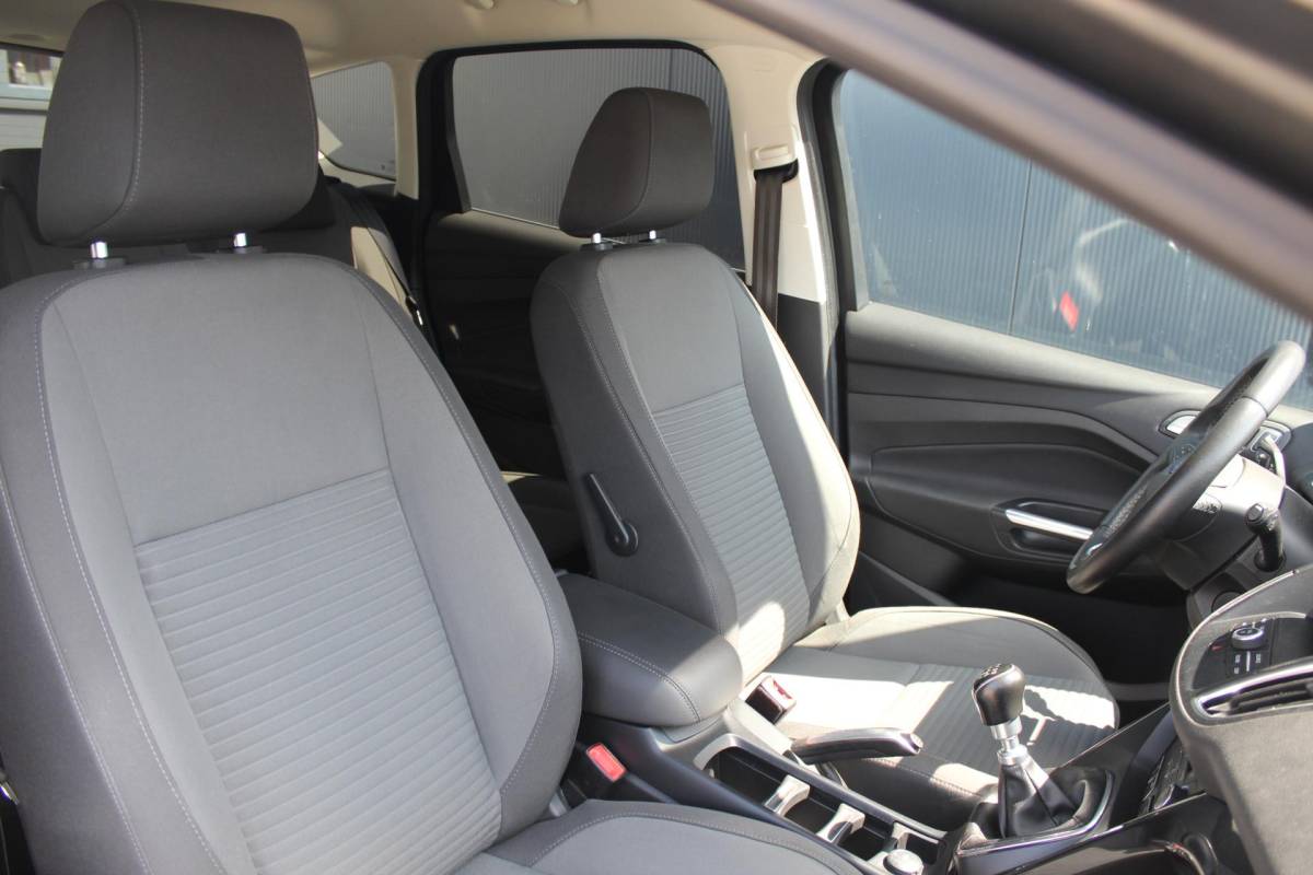 Ford C-MAX Ford C-Max 1.5 Titanium | Incl. 12 maanden garantie | Trekhaak | Achteruitrijcamera | Parkeersensoren | Elektrische kofferklep | Adaptieve cruise control | Climate control | Lane assist | Navigatie | Bluetooth | Lichtmetalen velgen | Airco