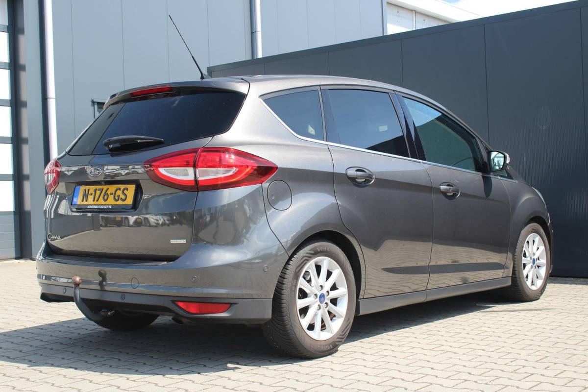 Ford C-MAX Ford C-Max 1.5 Titanium | Incl. 12 maanden garantie | Trekhaak | Achteruitrijcamera | Parkeersensoren | Elektrische kofferklep | Adaptieve cruise control | Climate control | Lane assist | Navigatie | Bluetooth | Lichtmetalen velgen | Airco