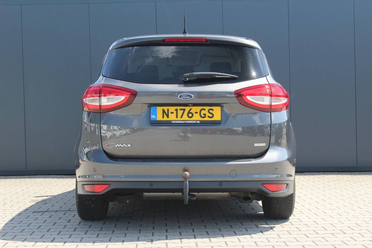 Ford C-MAX Ford C-Max 1.5 Titanium | Incl. 12 maanden garantie | Trekhaak | Achteruitrijcamera | Parkeersensoren | Elektrische kofferklep | Adaptieve cruise control | Climate control | Lane assist | Navigatie | Bluetooth | Lichtmetalen velgen | Airco