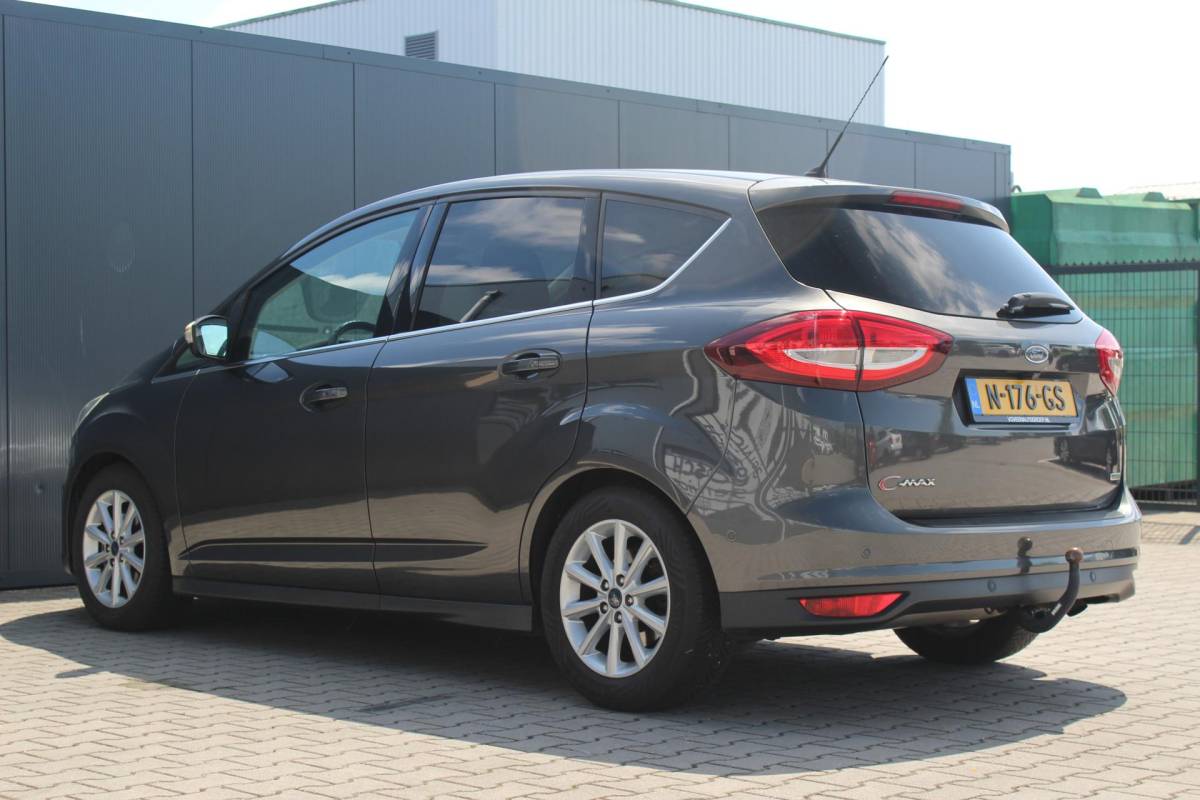 Ford C-MAX Ford C-Max 1.5 Titanium | Incl. 12 maanden garantie | Trekhaak | Achteruitrijcamera | Parkeersensoren | Elektrische kofferklep | Adaptieve cruise control | Climate control | Lane assist | Navigatie | Bluetooth | Lichtmetalen velgen | Airco