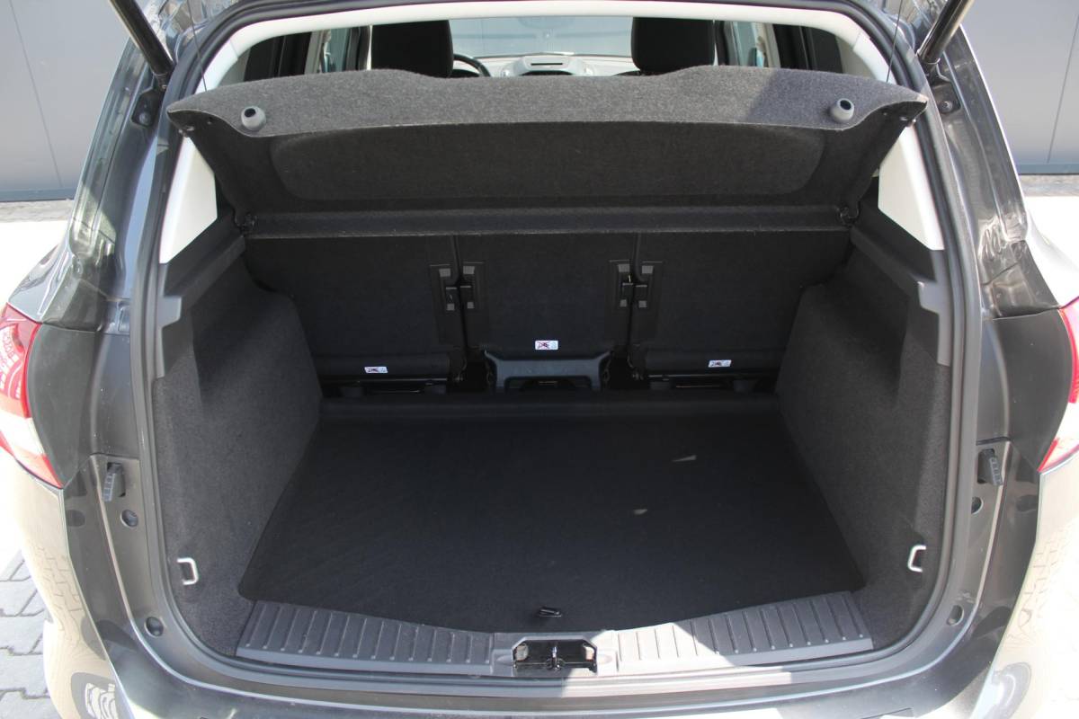 Ford C-MAX Ford C-Max 1.5 Titanium | Incl. 12 maanden garantie | Trekhaak | Achteruitrijcamera | Parkeersensoren | Elektrische kofferklep | Adaptieve cruise control | Climate control | Lane assist | Navigatie | Bluetooth | Lichtmetalen velgen | Airco