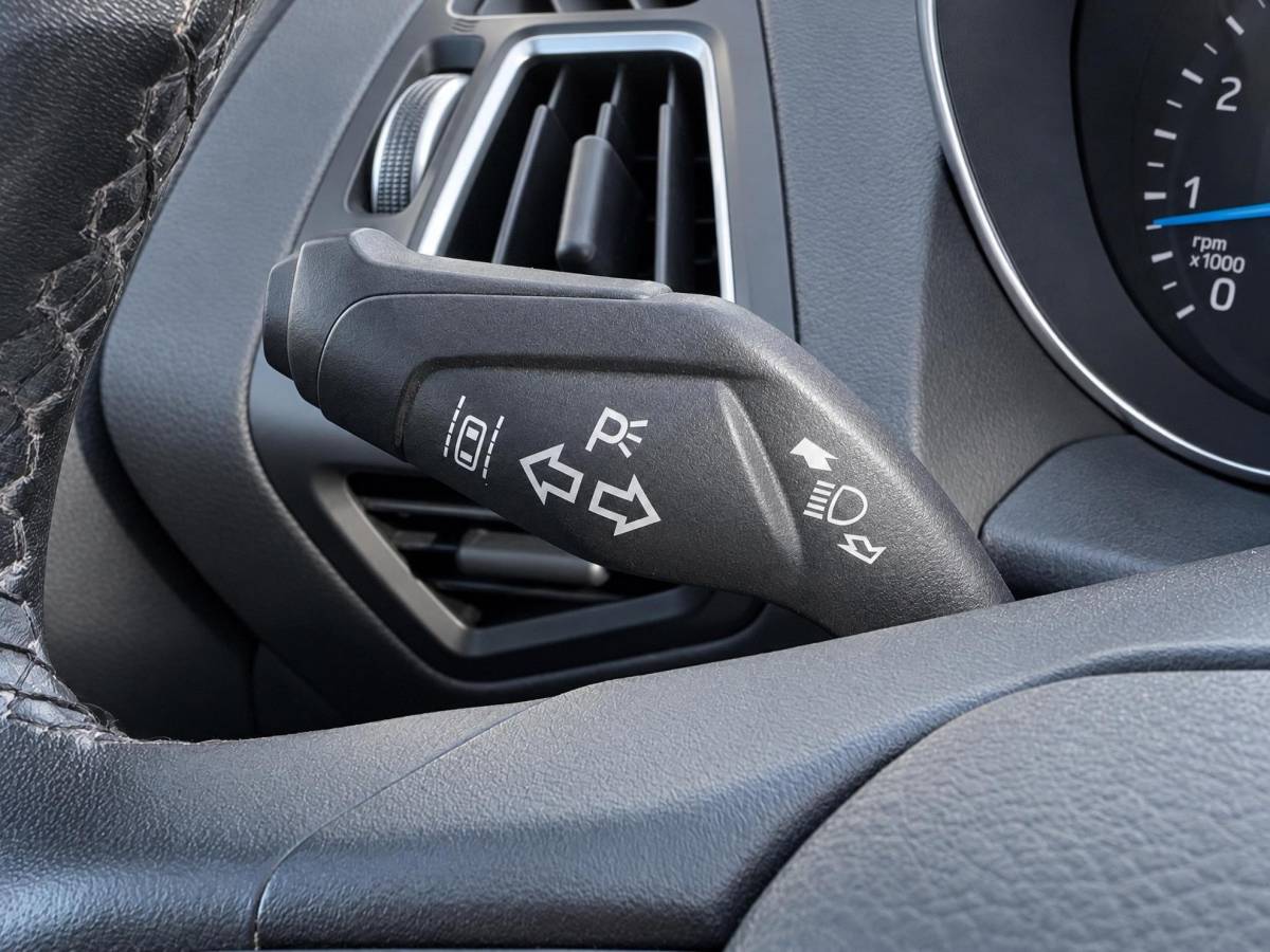 Ford C-MAX Ford C-Max 1.5 Titanium | Incl. 12 maanden garantie | Trekhaak | Achteruitrijcamera | Parkeersensoren | Elektrische kofferklep | Adaptieve cruise control | Climate control | Lane assist | Navigatie | Bluetooth | Lichtmetalen velgen | Airco