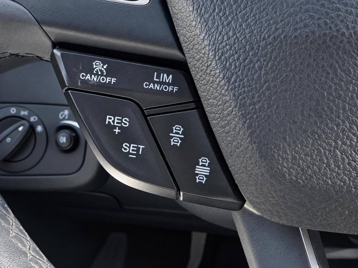 Ford C-MAX Ford C-Max 1.5 Titanium | Incl. 12 maanden garantie | Trekhaak | Achteruitrijcamera | Parkeersensoren | Elektrische kofferklep | Adaptieve cruise control | Climate control | Lane assist | Navigatie | Bluetooth | Lichtmetalen velgen | Airco