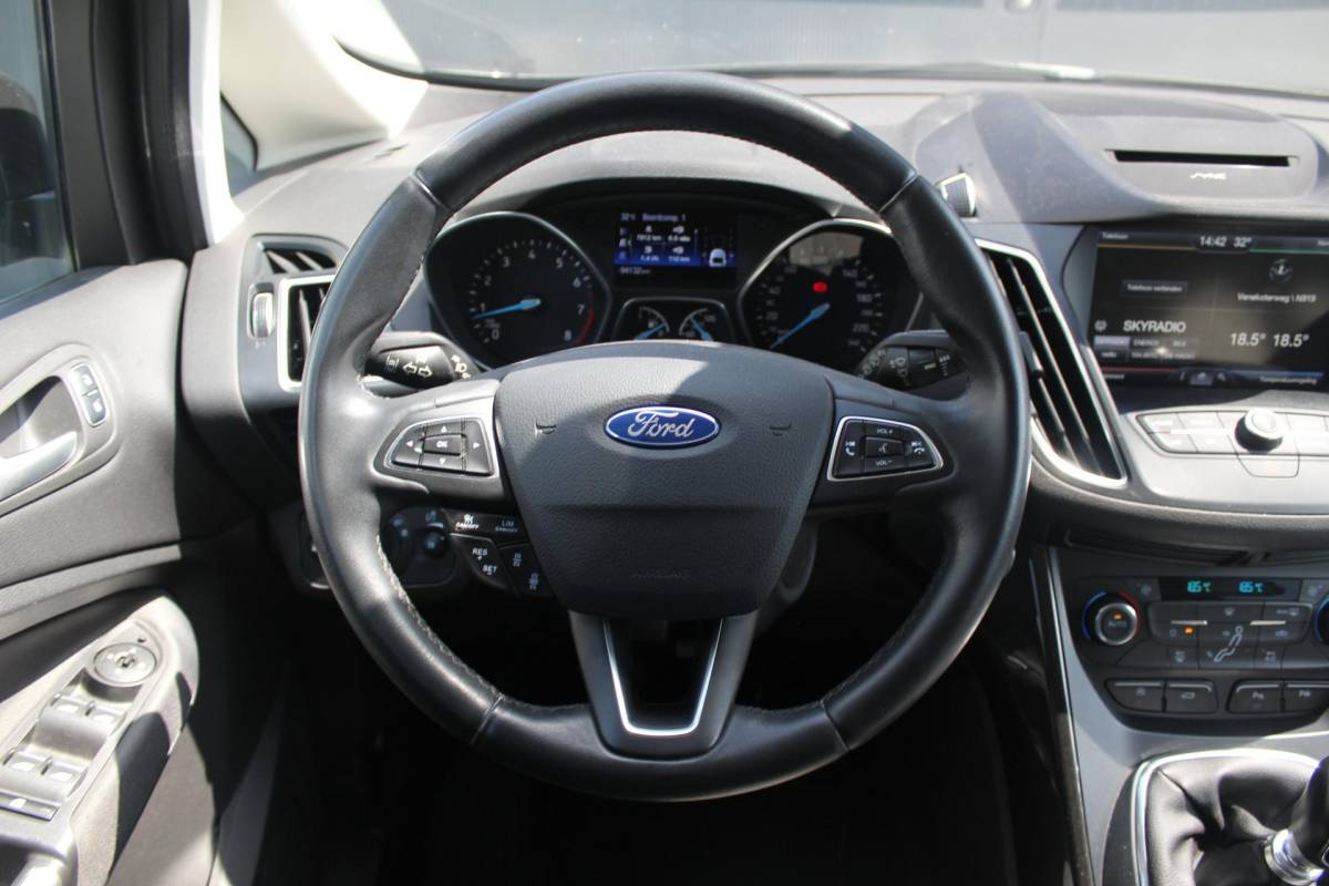 Ford C-MAX Ford C-Max 1.5 Titanium | Incl. 12 maanden garantie | Trekhaak | Achteruitrijcamera | Parkeersensoren | Elektrische kofferklep | Adaptieve cruise control | Climate control | Lane assist | Navigatie | Bluetooth | Lichtmetalen velgen | Airco