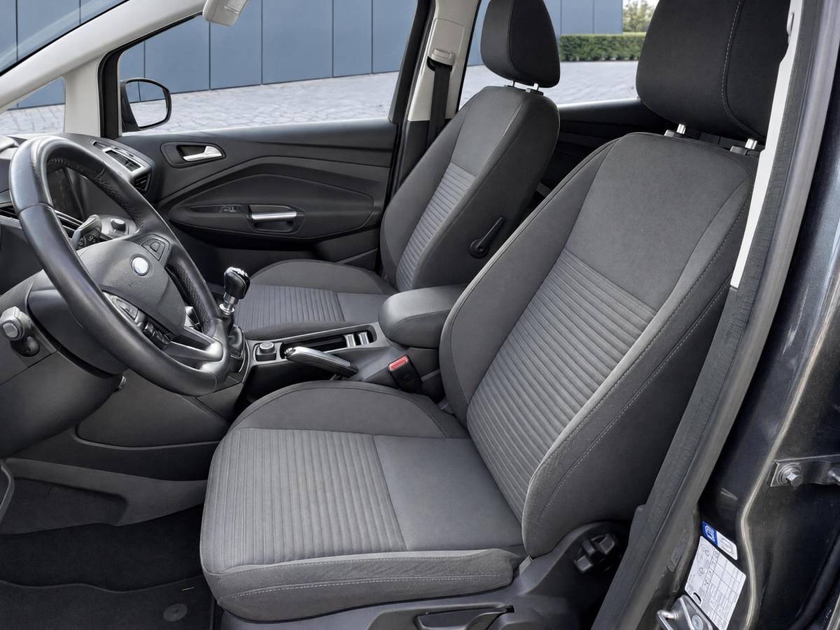 Ford C-MAX Ford C-Max 1.5 Titanium | Incl. 12 maanden garantie | Trekhaak | Achteruitrijcamera | Parkeersensoren | Elektrische kofferklep | Adaptieve cruise control | Climate control | Lane assist | Navigatie | Bluetooth | Lichtmetalen velgen | Airco