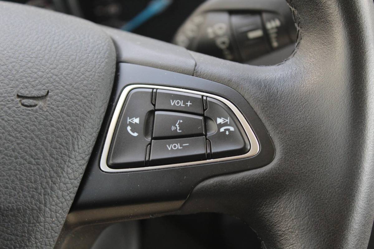 Ford C-MAX Ford C-Max 1.5 Titanium | Incl. 12 maanden garantie | Trekhaak | Achteruitrijcamera | Parkeersensoren | Elektrische kofferklep | Adaptieve cruise control | Climate control | Lane assist | Navigatie | Bluetooth | Lichtmetalen velgen | Airco