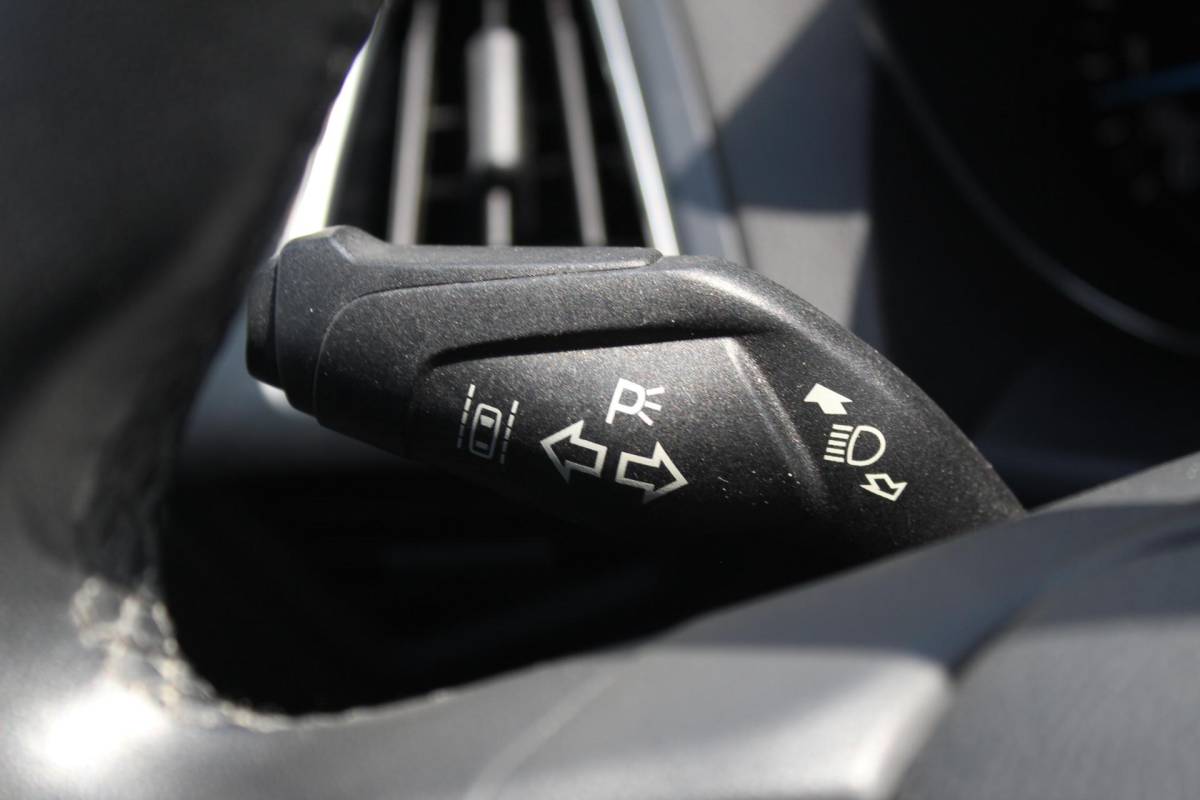 Ford C-MAX Ford C-Max 1.5 Titanium | Incl. 12 maanden garantie | Trekhaak | Achteruitrijcamera | Parkeersensoren | Elektrische kofferklep | Adaptieve cruise control | Climate control | Lane assist | Navigatie | Bluetooth | Lichtmetalen velgen | Airco