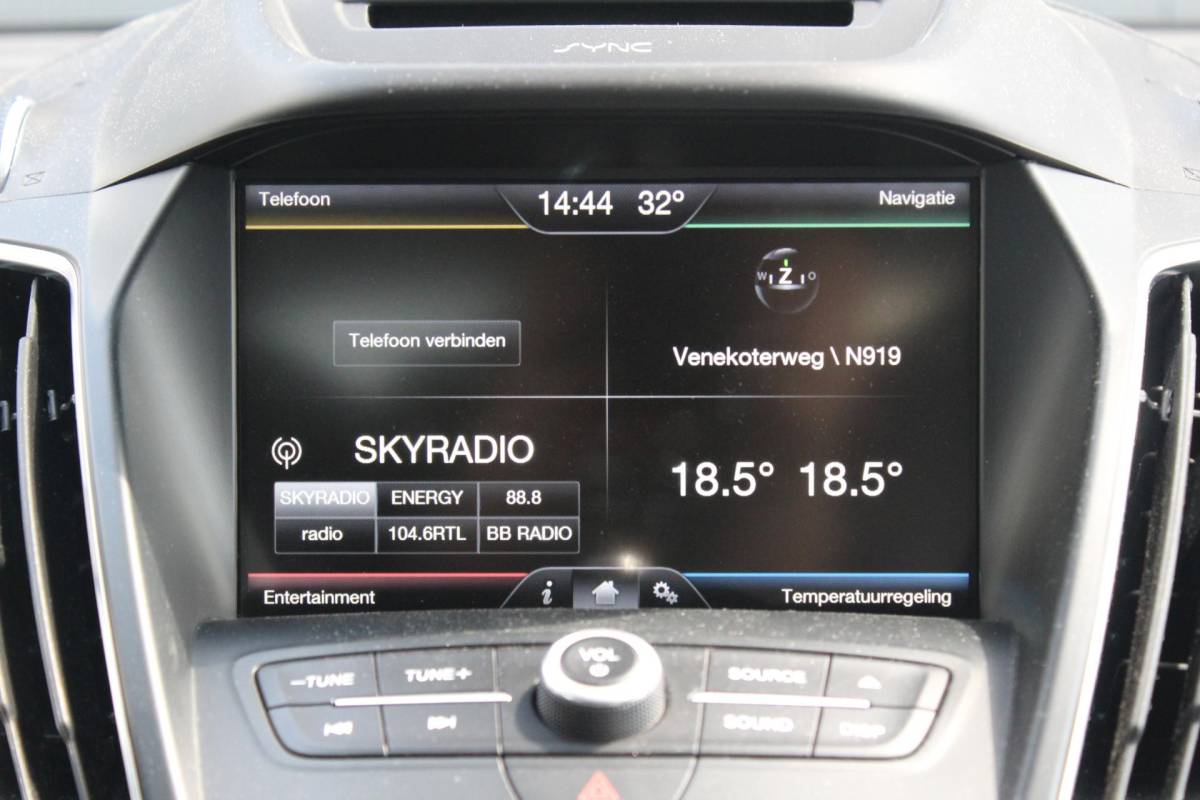 Ford C-MAX Ford C-Max 1.5 Titanium | Incl. 12 maanden garantie | Trekhaak | Achteruitrijcamera | Parkeersensoren | Elektrische kofferklep | Adaptieve cruise control | Climate control | Lane assist | Navigatie | Bluetooth | Lichtmetalen velgen | Airco