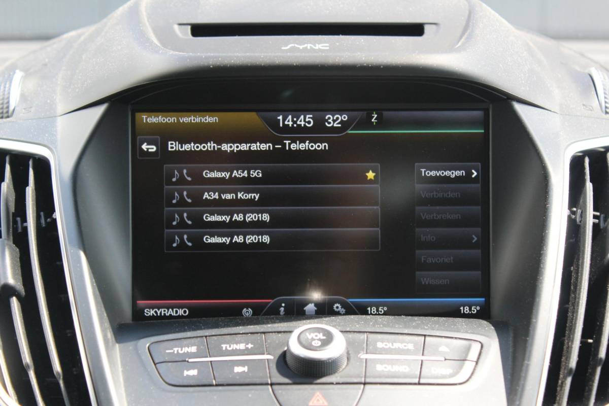 Ford C-MAX Ford C-Max 1.5 Titanium | Incl. 12 maanden garantie | Trekhaak | Achteruitrijcamera | Parkeersensoren | Elektrische kofferklep | Adaptieve cruise control | Climate control | Lane assist | Navigatie | Bluetooth | Lichtmetalen velgen | Airco