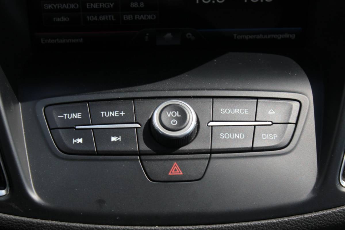Ford C-MAX Ford C-Max 1.5 Titanium | Incl. 12 maanden garantie | Trekhaak | Achteruitrijcamera | Parkeersensoren | Elektrische kofferklep | Adaptieve cruise control | Climate control | Lane assist | Navigatie | Bluetooth | Lichtmetalen velgen | Airco