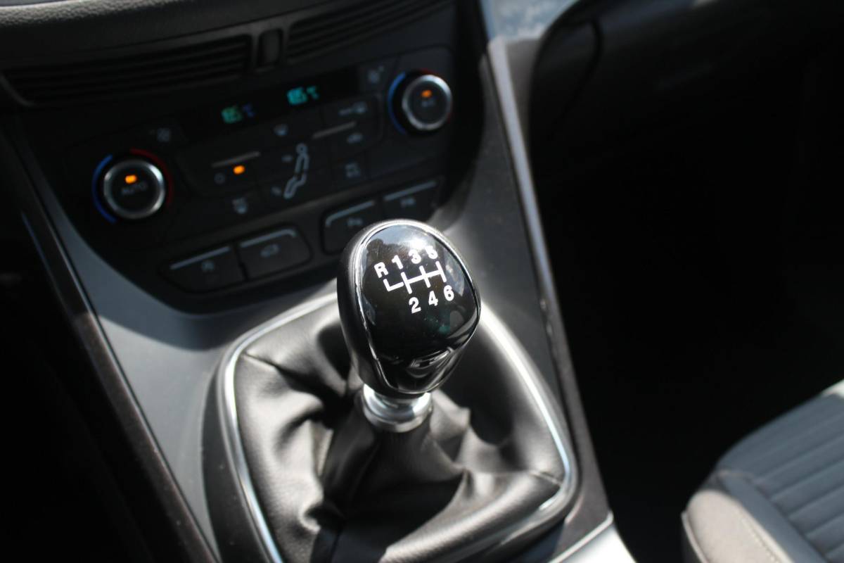 Ford C-MAX Ford C-Max 1.5 Titanium | Incl. 12 maanden garantie | Trekhaak | Achteruitrijcamera | Parkeersensoren | Elektrische kofferklep | Adaptieve cruise control | Climate control | Lane assist | Navigatie | Bluetooth | Lichtmetalen velgen | Airco