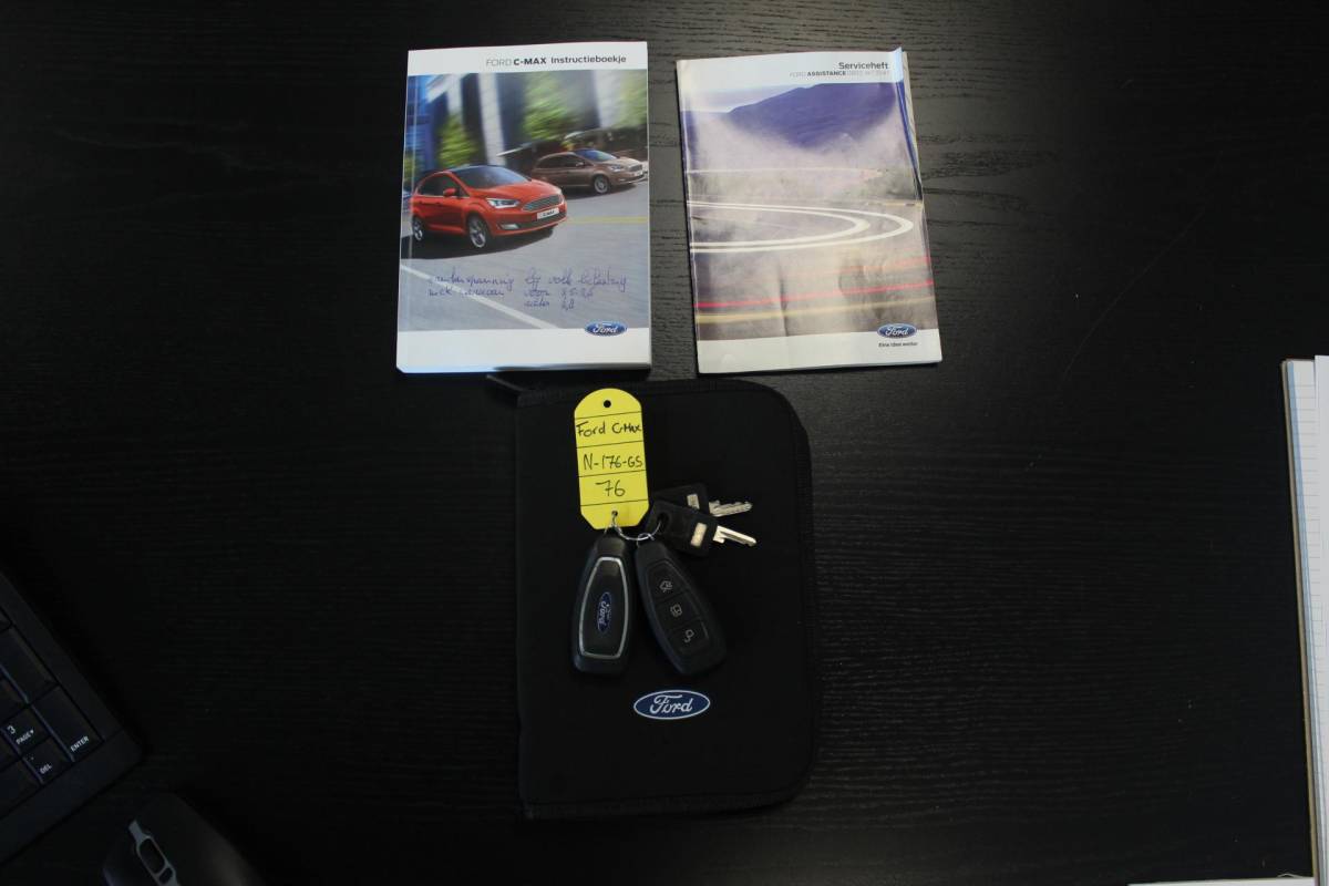 Ford C-MAX Ford C-Max 1.5 Titanium | Incl. 12 maanden garantie | Trekhaak | Achteruitrijcamera | Parkeersensoren | Elektrische kofferklep | Adaptieve cruise control | Climate control | Lane assist | Navigatie | Bluetooth | Lichtmetalen velgen | Airco