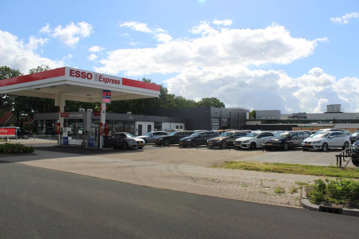 Ford C-MAX Ford C-Max 1.5 Titanium | Incl. 12 maanden garantie | Trekhaak | Achteruitrijcamera | Parkeersensoren | Elektrische kofferklep | Adaptieve cruise control | Climate control | Lane assist | Navigatie | Bluetooth | Lichtmetalen velgen | Airco